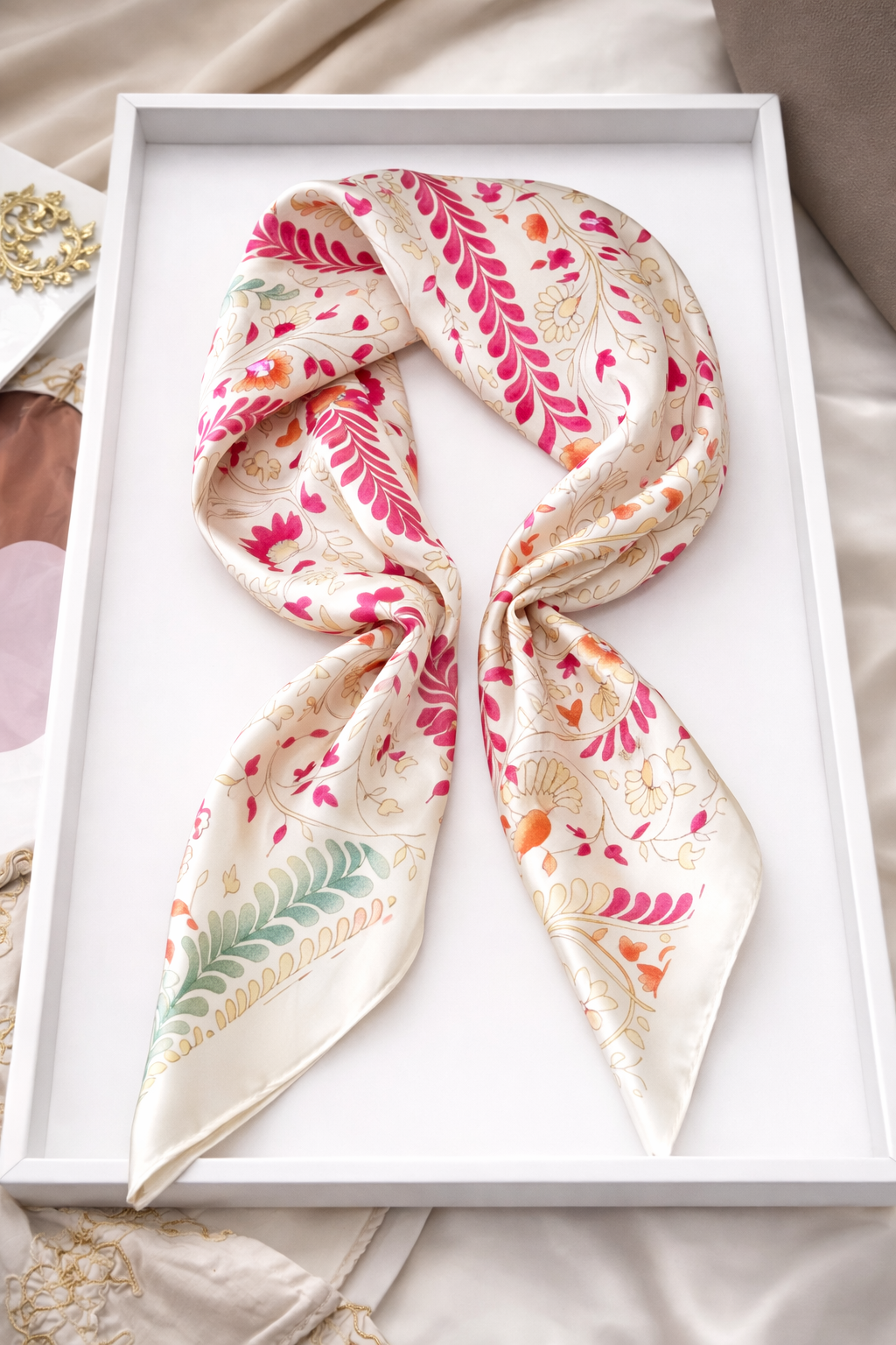 Le foulard qui fait tourner les têtes